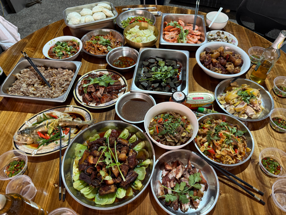 吃过年夜饭：代表一年过去了，放假开始倒计时