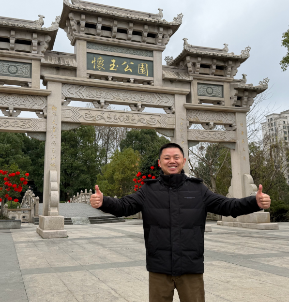 大年初二的主要任务是给长辈拜年