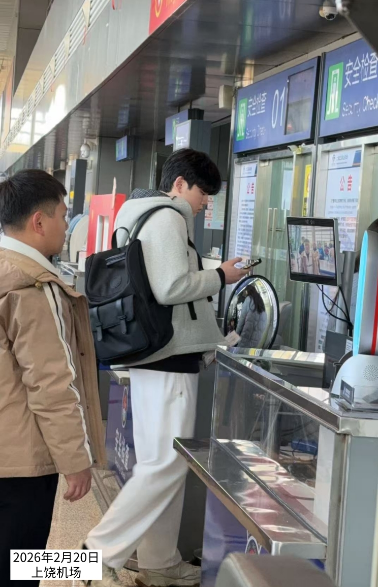 送孩子去上饶机场，发现返程的人很多