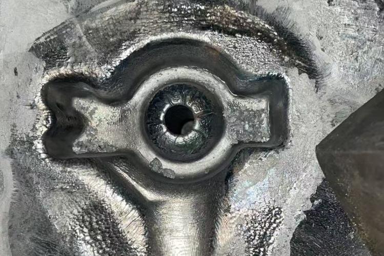 热锻20CrMoTi模具用H13不耐热，打不到3000产品就塌模。第582篇