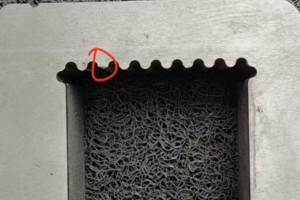 冲2.4mm201不锈钢，DC53硬度59HRC，刀口容易崩齿，验证了两年，还不死心，就是不用8566模具钢。