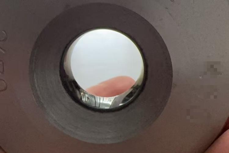 冲压带拉伸0.5mm钛板，ASP60粉末高速钢 冲几千个产品就起毛刺，且有很多粉屑，要怎么解决？ 